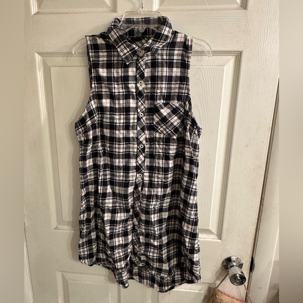 Forever 21 Black and White Plaid Button up Shirt size Large